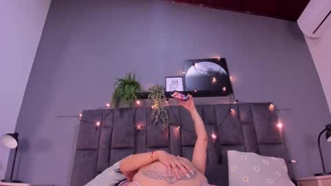 DULCE AURORA online show from 11/04/25, 02:43