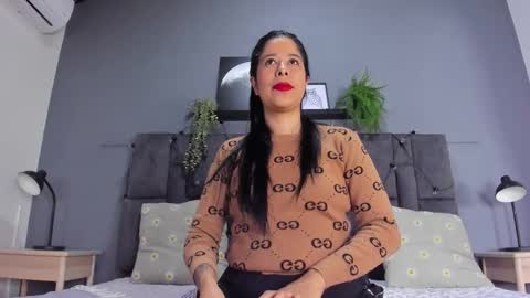 DULCE AURORA online show from 12/02/25, 11:15