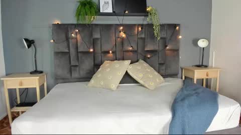 DULCE AURORA online show from 02/22/26, 07:23