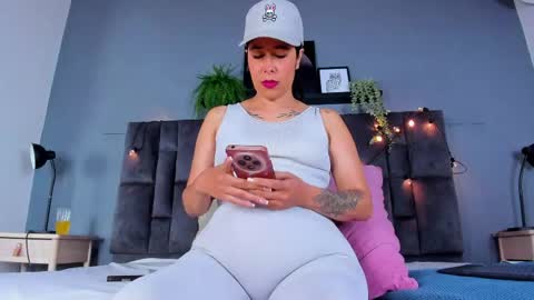 DULCE AURORA online show from 04/15/26, 02:51