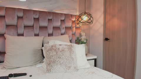 Dulce online show from 04/15/26, 02:13