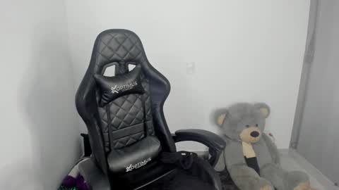 Snapshot of dulcekim_dj chatting on 01/07/25, 03:33 dulcekim_dj online show from 01/07/25, 03:33