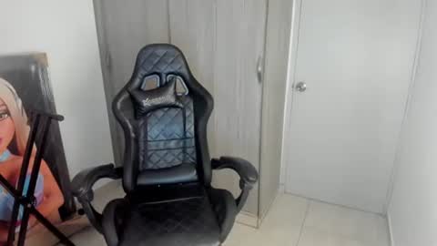 Snapshot of dulcekim_dj chatting on 02/13/26, 12:28 dulcekim_dj online show from 02/13/26, 12:28