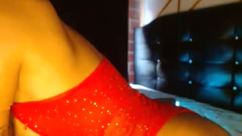 dulcelatina222 online show from 09/30/25, 10:04