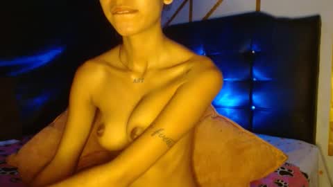 dulcelatina222 online show from 10/01/25, 11:33