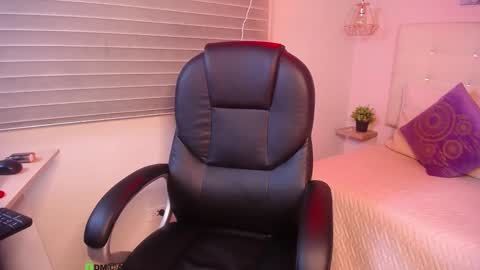 Snapshot of dulcerose01 chatting on 02/24/25, 11:52 Dulce Rose online show from 02/24/25, 11:52