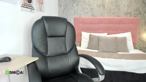 Snapshot of dulcerose01 chatting on 09/12/25, 08:42 Dulce Rose online show from 09/12/25, 08:42