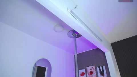 Snapshot of dulcerose01 chatting on 10/21/25, 01:50 Dulce Rose online show from 10/21/25, 01:50