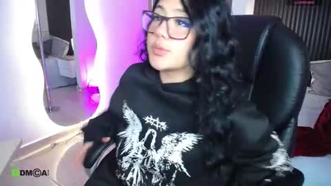 Snapshot of dulcerose01 chatting on 10/23/25, 02:22 Dulce Rose online show from 10/23/25, 02:22