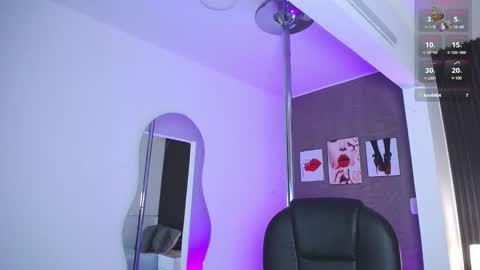 Snapshot of dulcerose01 chatting on 10/30/25, 11:44 Dulce Rose online show from 10/30/25, 11:44