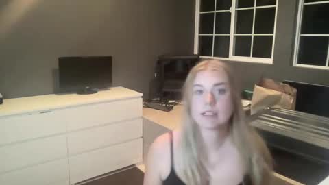 dumbblondexoxo online show from 12/12/24, 06:47