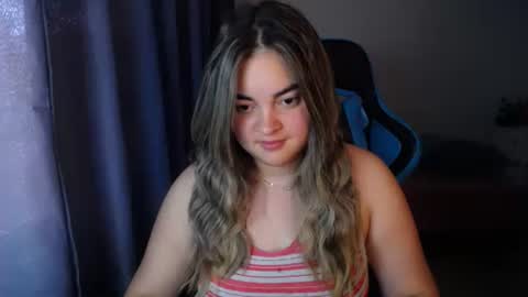 Snapshot of dumont_model chatting on 12/18/24, 08:47 Nicole   online show from 12/18/24, 08:47