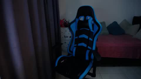 Snapshot of dumont_model chatting on 01/10/25, 07:46 Nicole   online show from 01/10/25, 07:46