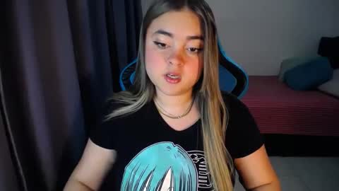 Snapshot of dumont_model chatting on 01/11/25, 03:34 Nicole   online show from 01/11/25, 03:34