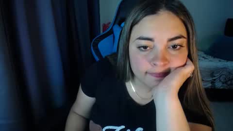 Snapshot of dumont_model chatting on 02/03/25, 08:24 Nicole   online show from 02/03/25, 08:24