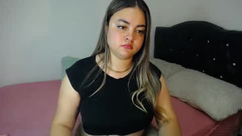 Snapshot of dumont_model chatting on 02/22/25, 10:31 Nicole   online show from 02/22/25, 10:31