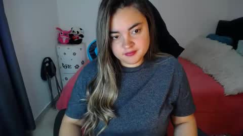 Snapshot of dumont_model chatting on 03/06/25, 08:37 Nicole   online show from 03/06/25, 08:37