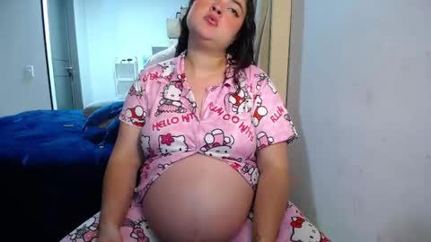 Snapshot of dumont_model chatting on 05/22/26, 07:15 Nicole online show from 05/22/26, 07:15