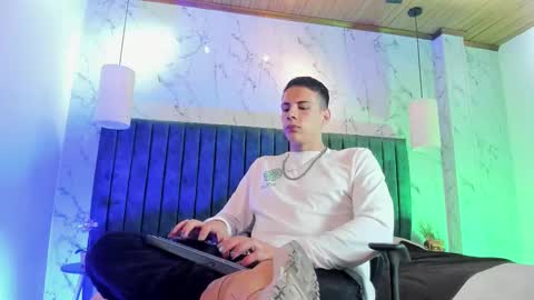 Dustin Sonne online show from 03/20/26, 03:33