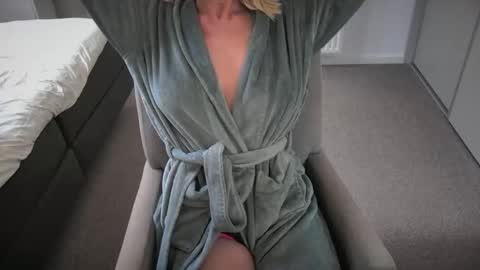 Ambertje040 online show from 02/19/25, 08:22