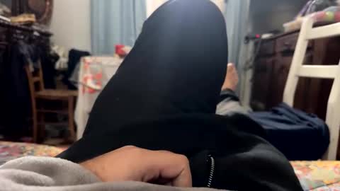 Snapshot of dv0075 chatting on 11/18/25, 12:20 dv0075 online show from 11/18/25, 12:20