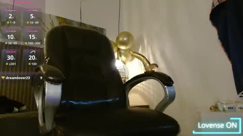 dyla_n18_ online show from 10/15/25, 11:27