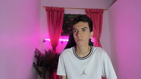 Snapshot of dylan_2005 chatting on 09/17/25, 11:23 Dylan online show from 09/17/25, 11:23