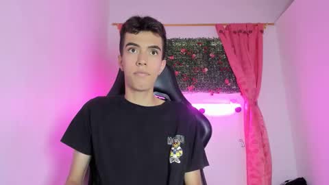 Snapshot of dylan_2005 chatting on 09/22/25, 11:34 Dylan online show from 09/22/25, 11:34