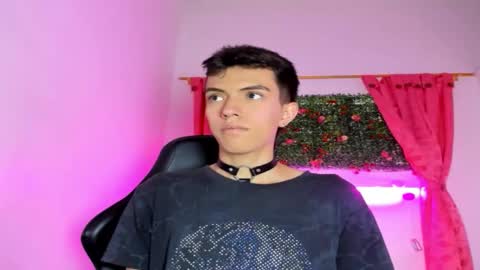 Snapshot of dylan_2005 chatting on 10/03/25, 11:40 Dylan online show from 10/03/25, 11:40