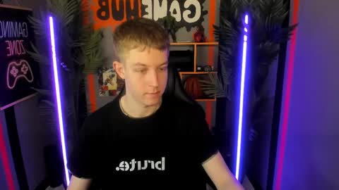 Snapshot of dylan_norton chatting on 05/21/26, 10:22 Dylan online show from 05/21/26, 10:22