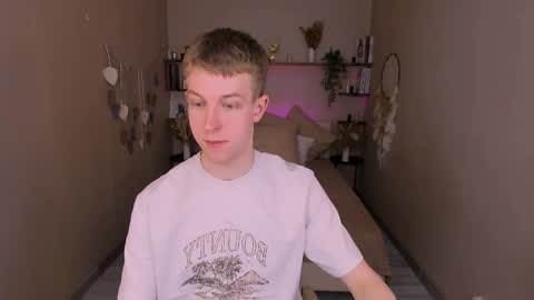 Snapshot of dylan_norton chatting on 05/29/26, 09:13 Dylan online show from 05/29/26, 09:13