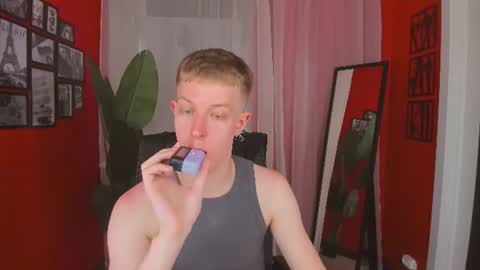 Snapshot of dylan_norton chatting on 06/15/26, 09:33 Dylan online show from 06/15/26, 09:33