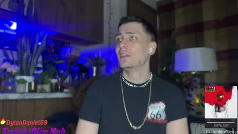 Snapshot of dylandaniel69 chatting on 12/24/24, 11:33 Dylan Daniel 7.8 online show from 12/24/24, 11:33