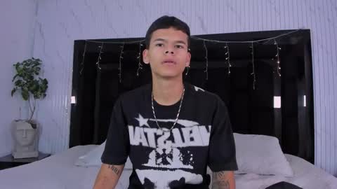 dylanroyce_ online show from 03/25/26, 12:44