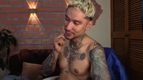 D Y L A N online show from 10/22/25, 09:47