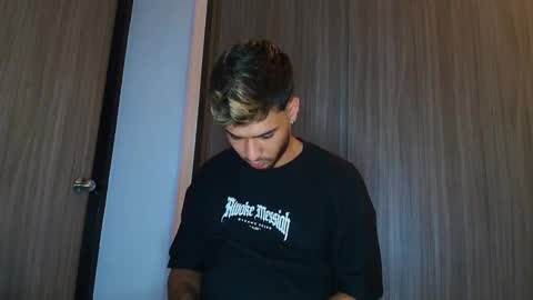 Snapshot of dylanxfun chatting on 12/23/25, 06:11 dylanxfun online show from 12/23/25, 06:11