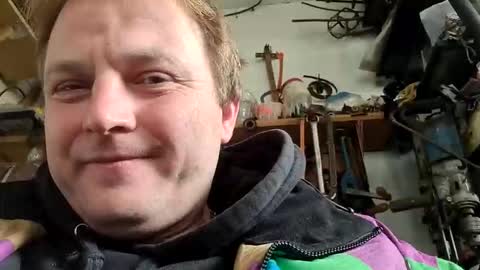 Snapshot of dzejnys chatting on 10/14/25, 12:17 dzejnys online show from 10/14/25, 12:17