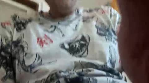 Snapshot of dzejnys chatting on 11/19/25, 10:37 dzejnys online show from 11/19/25, 10:37