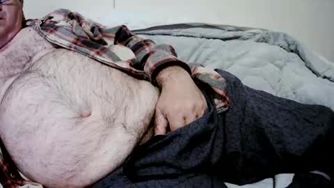 Snapshot of e1415926 chatting on 03/12/26, 10:05 Uncle Emo online show from 03/12/26, 10:05