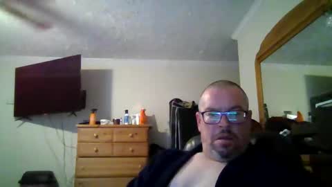 Snapshot of eagle4u chatting on 12/17/24, 07:48 eagle4u online show from 12/17/24, 07:48