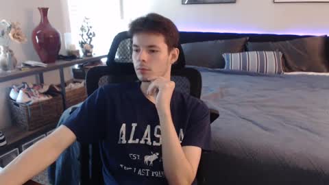 Snapshot of ealexk chatting on 10/08/25, 08:50 Alex online show from 10/08/25, 08:50