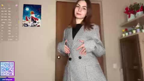 Snapshot of earthadobb chatting on 02/17/26, 06:32 Emma online show from 02/17/26, 06:32