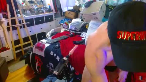 eastbayboy57 online show from 12/19/25, 01:51