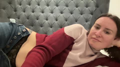 Nadia Ferreira  online show from 12/03/24, 04:39