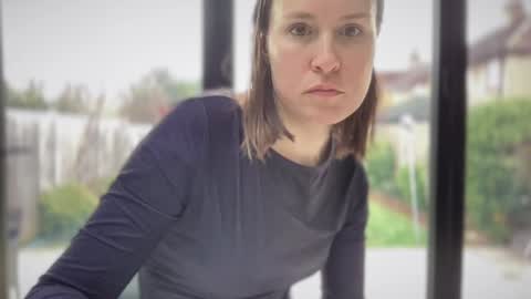 Nadia Ferreira  online show from 02/04/25, 09:49