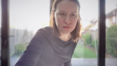 Nadia Ferreira  online show from 02/06/25, 02:15