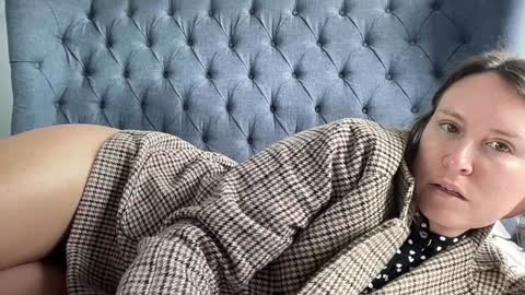 Nadia Ferreira  online show from 09/15/25, 08:58