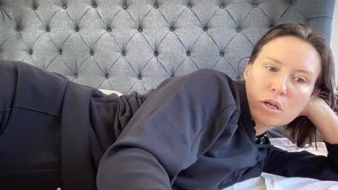 Nadia Ferreira  online show from 09/22/25, 12:07