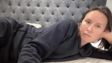 Nadia Ferreira  online show from 10/04/25, 06:50