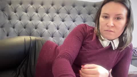 Nadia Ferreira  online show from 12/15/25, 11:03